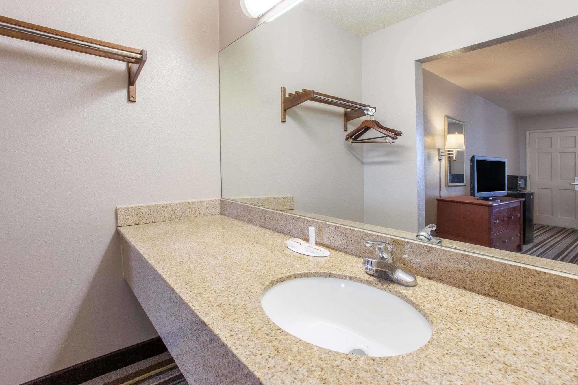 Hotel Super 8 By Wyndham West Monroe Esterno foto